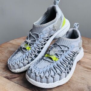 KEEN Women’s UNEEK Sneakers Waterproof Sandals size 6 Gray Slip On Bungee Cord